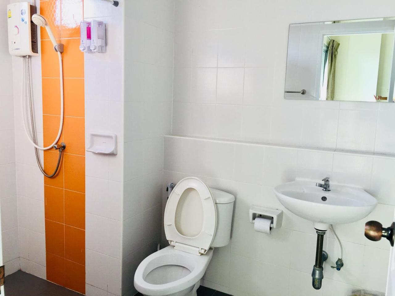 Thani Residence Chonburi Bagian luar foto